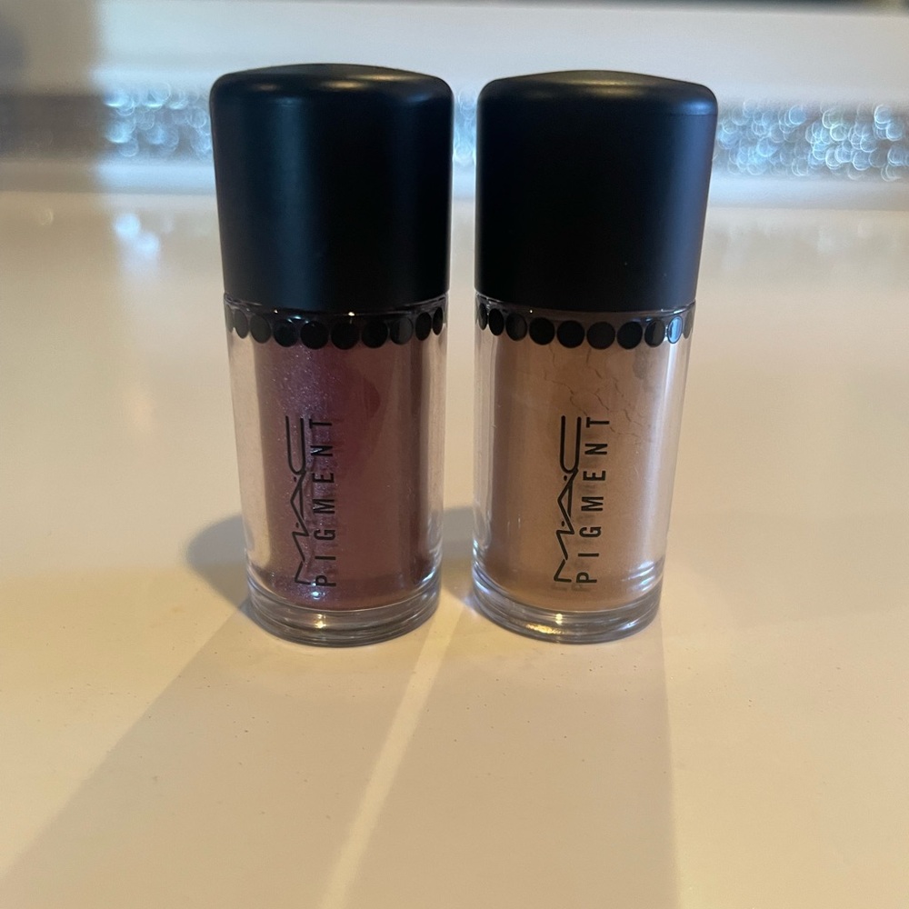 Never used Mac eye pigments. Shades Heritage Rouge and Lithe. Smoke free home.
